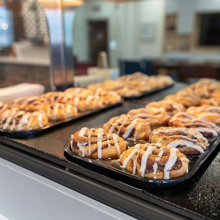 Holiday Inn Express Hotel & Suites Coralville By Ihg Bagian luar foto