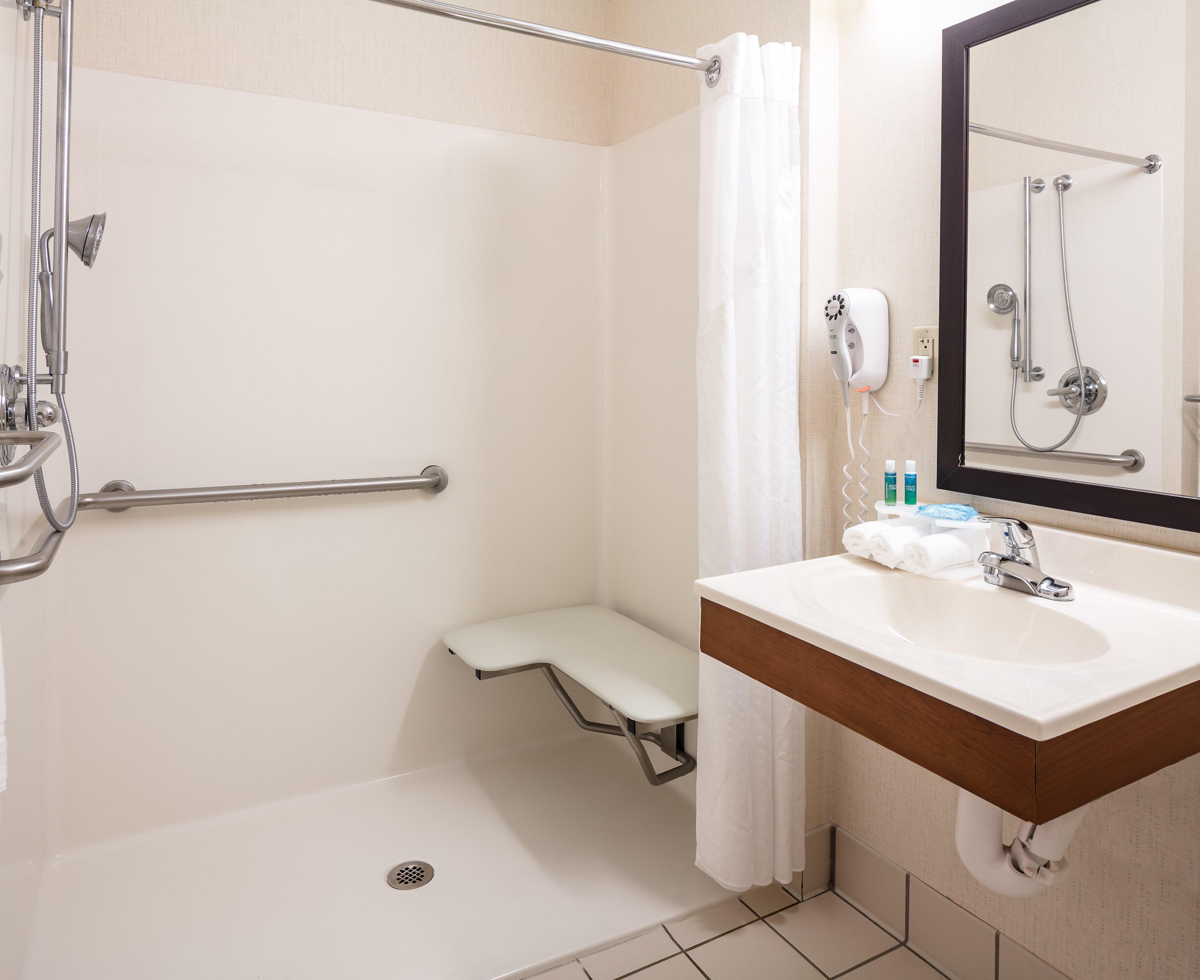 Holiday Inn Express Hotel & Suites Coralville By Ihg Bagian luar foto