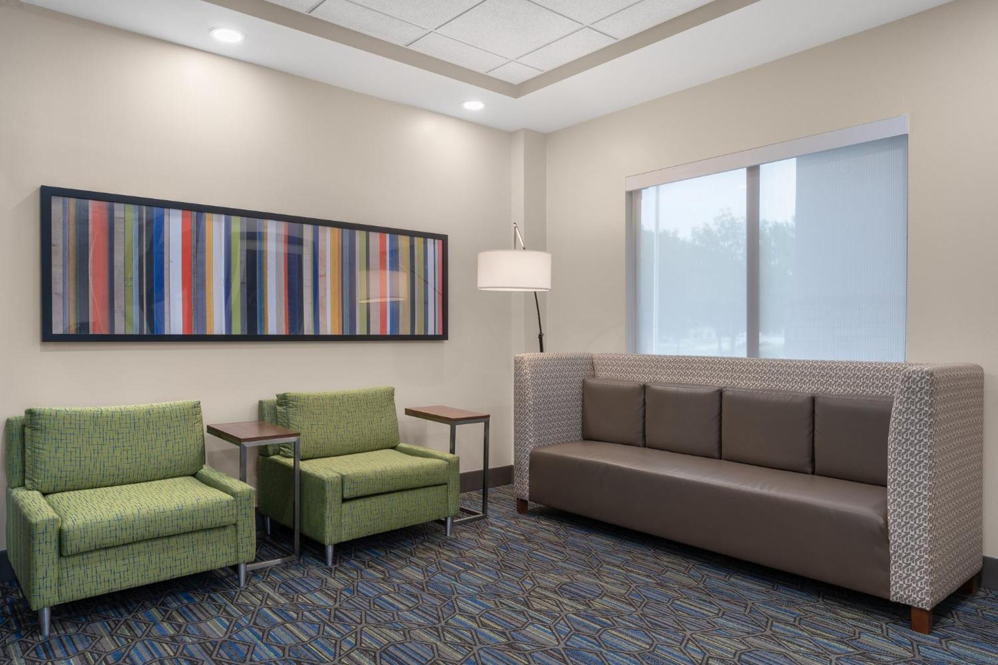 Holiday Inn Express Hotel & Suites Coralville By Ihg Bagian luar foto