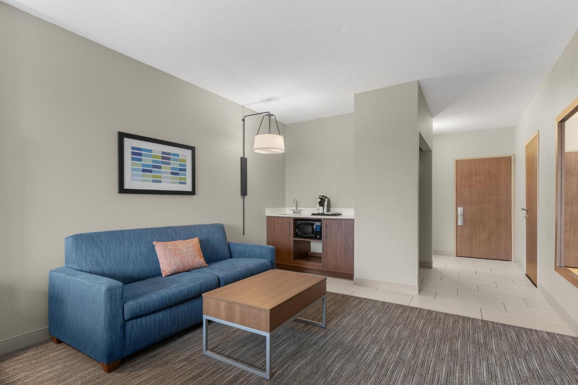 Holiday Inn Express Hotel & Suites Coralville By Ihg Bagian luar foto
