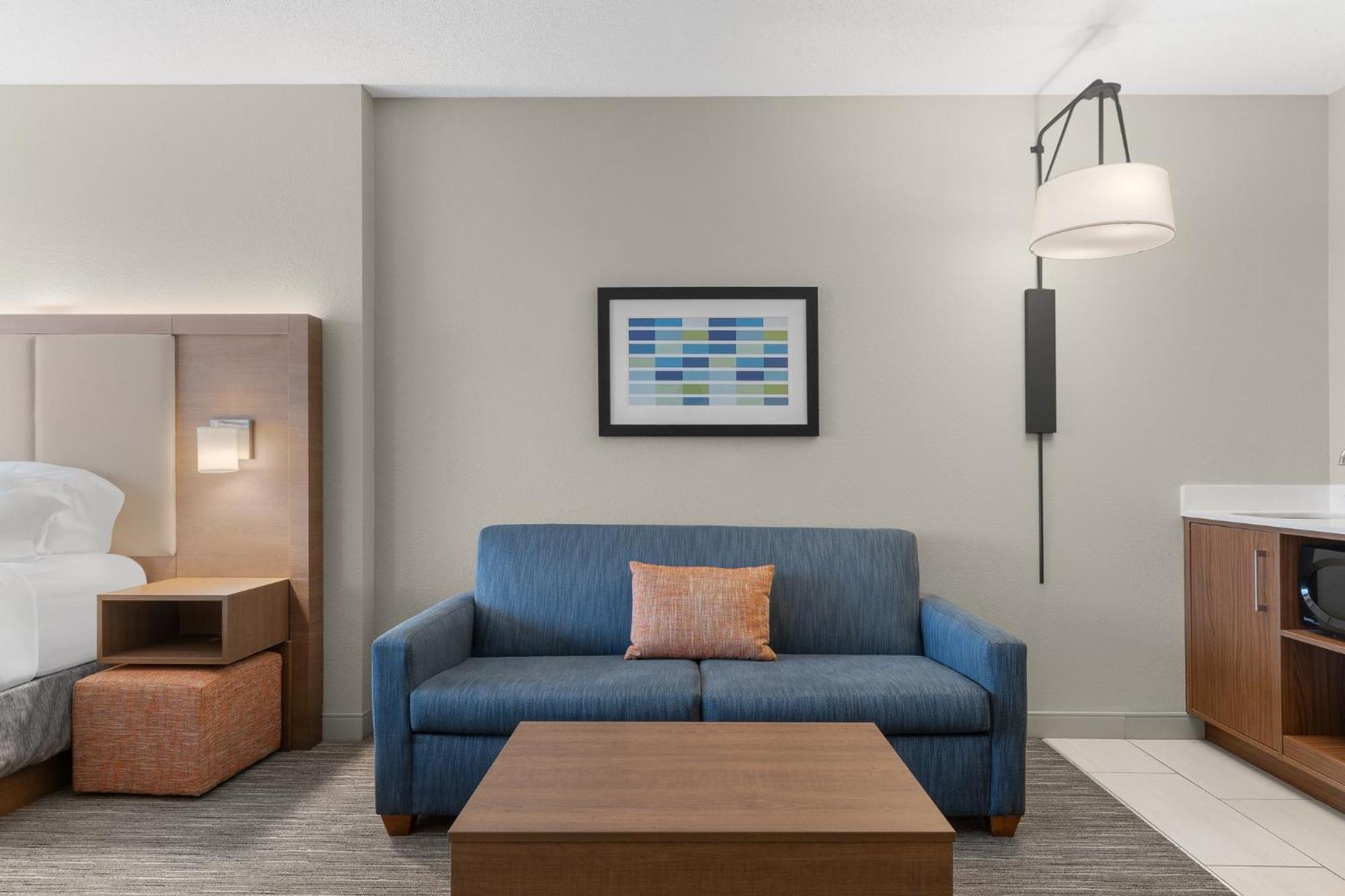 Holiday Inn Express Hotel & Suites Coralville By Ihg Bagian luar foto
