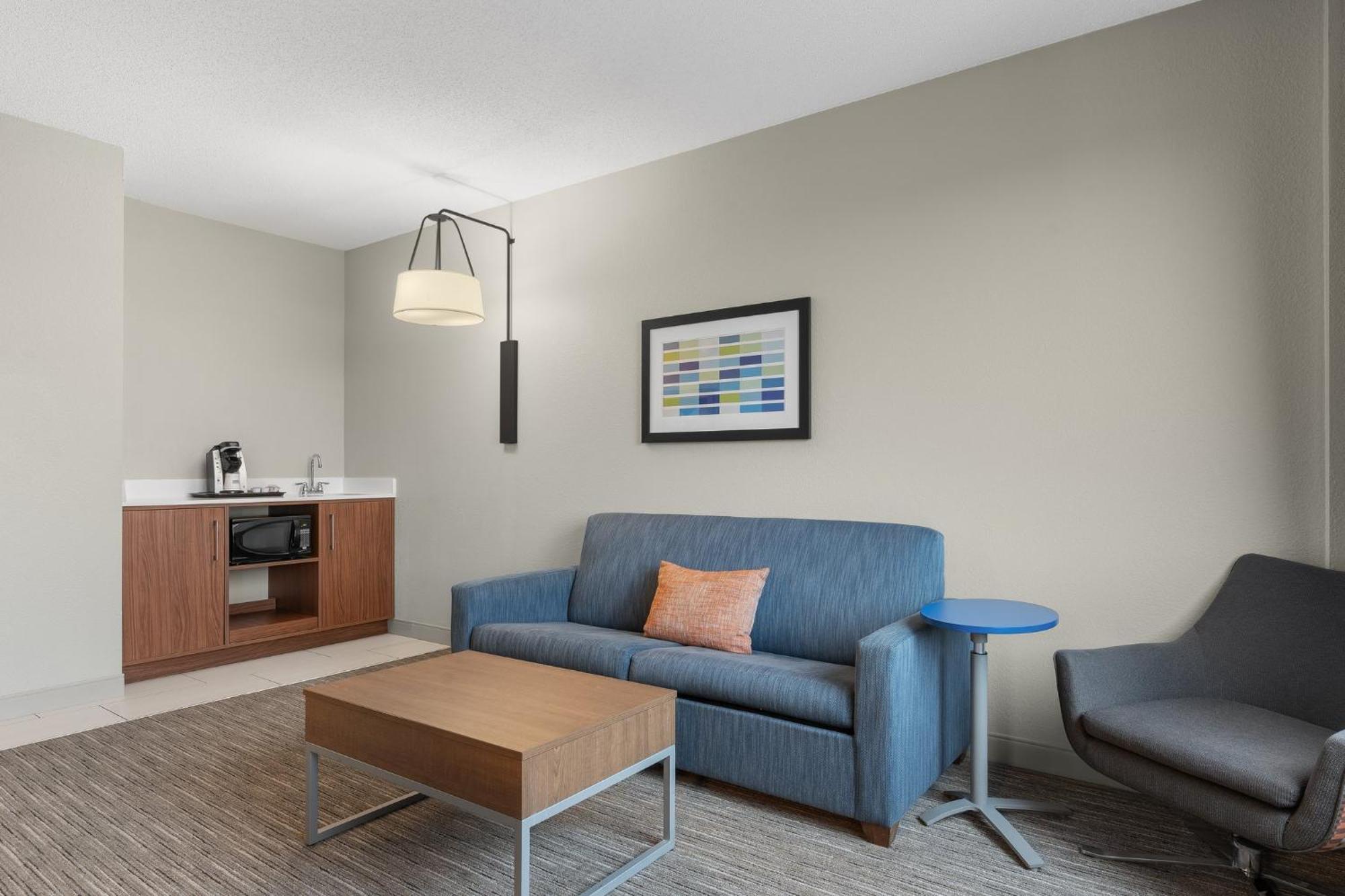 Holiday Inn Express Hotel & Suites Coralville By Ihg Bagian luar foto