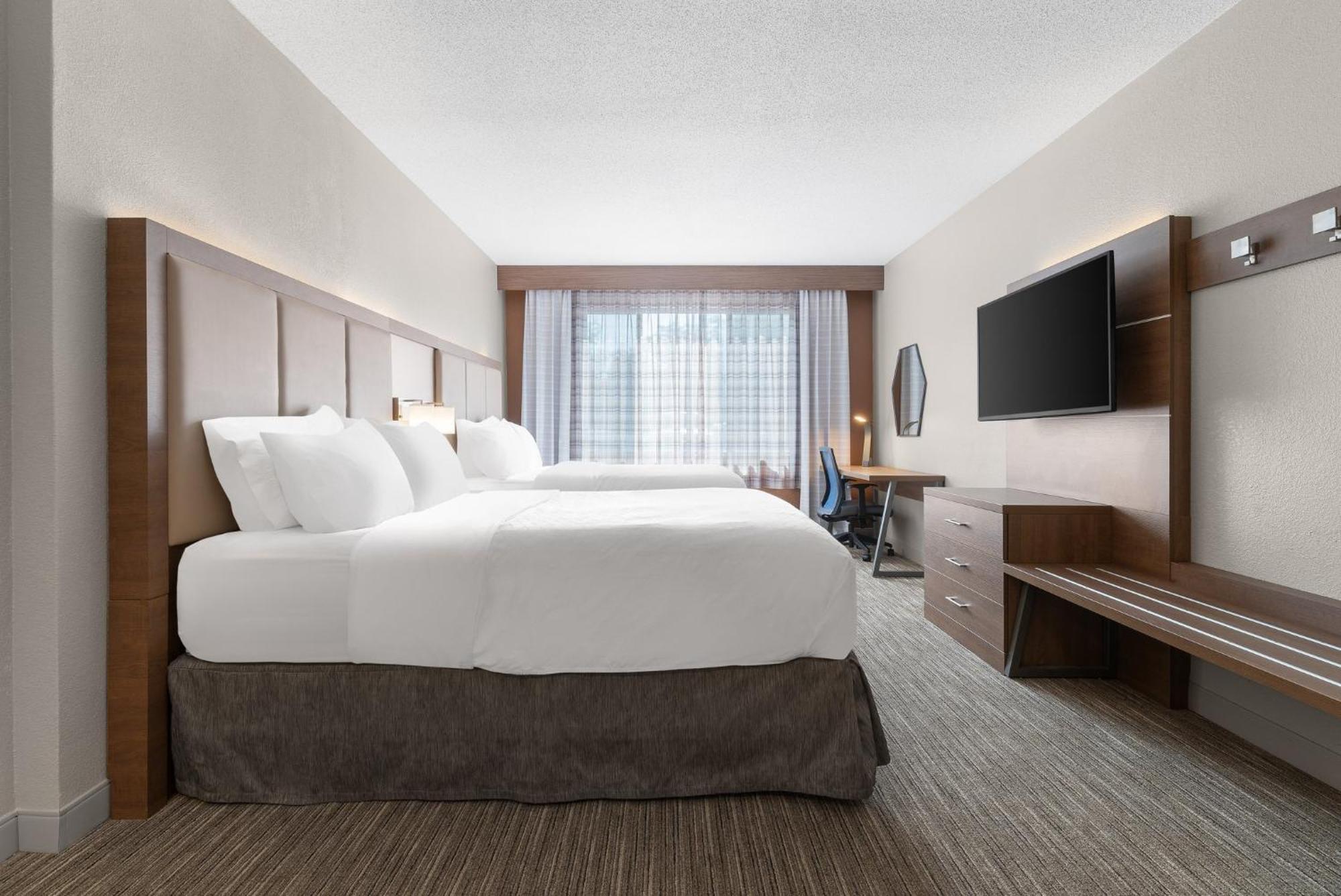 Holiday Inn Express Hotel & Suites Coralville By Ihg Bagian luar foto