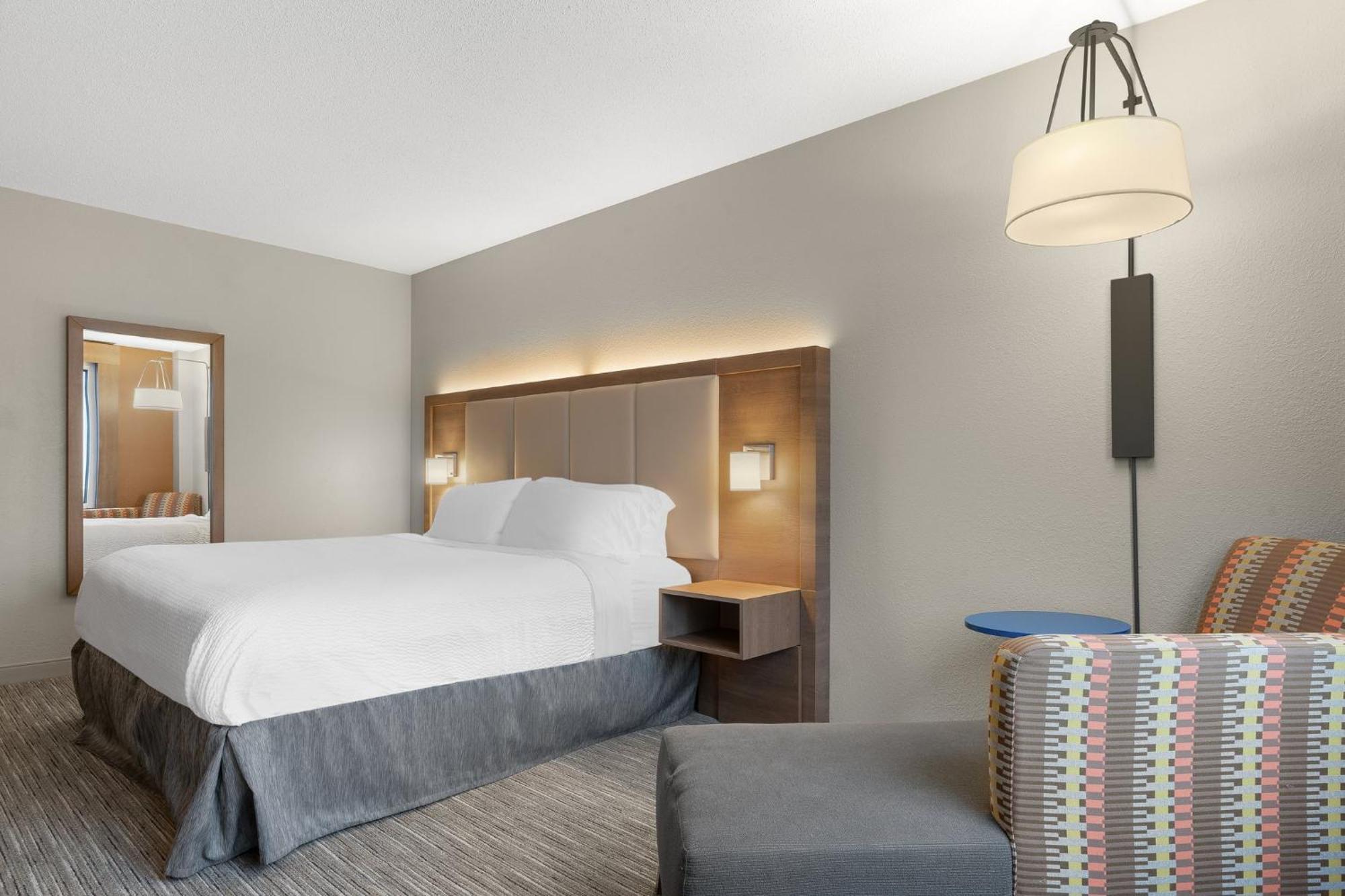 Holiday Inn Express Hotel & Suites Coralville By Ihg Bagian luar foto