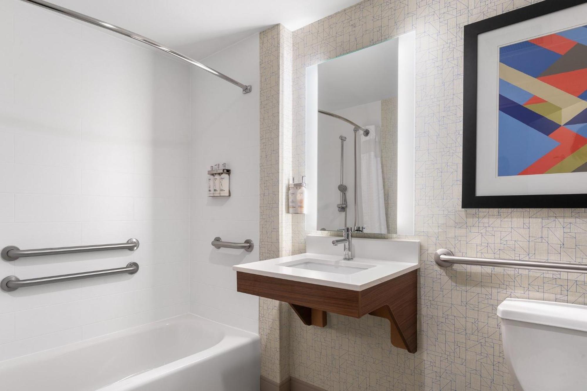 Holiday Inn Express Hotel & Suites Coralville By Ihg Bagian luar foto