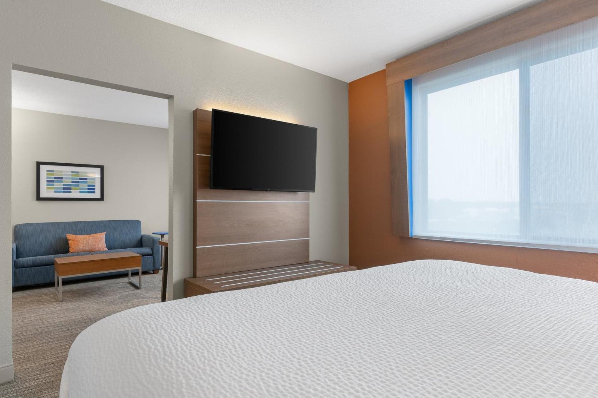 Holiday Inn Express Hotel & Suites Coralville By Ihg Bagian luar foto