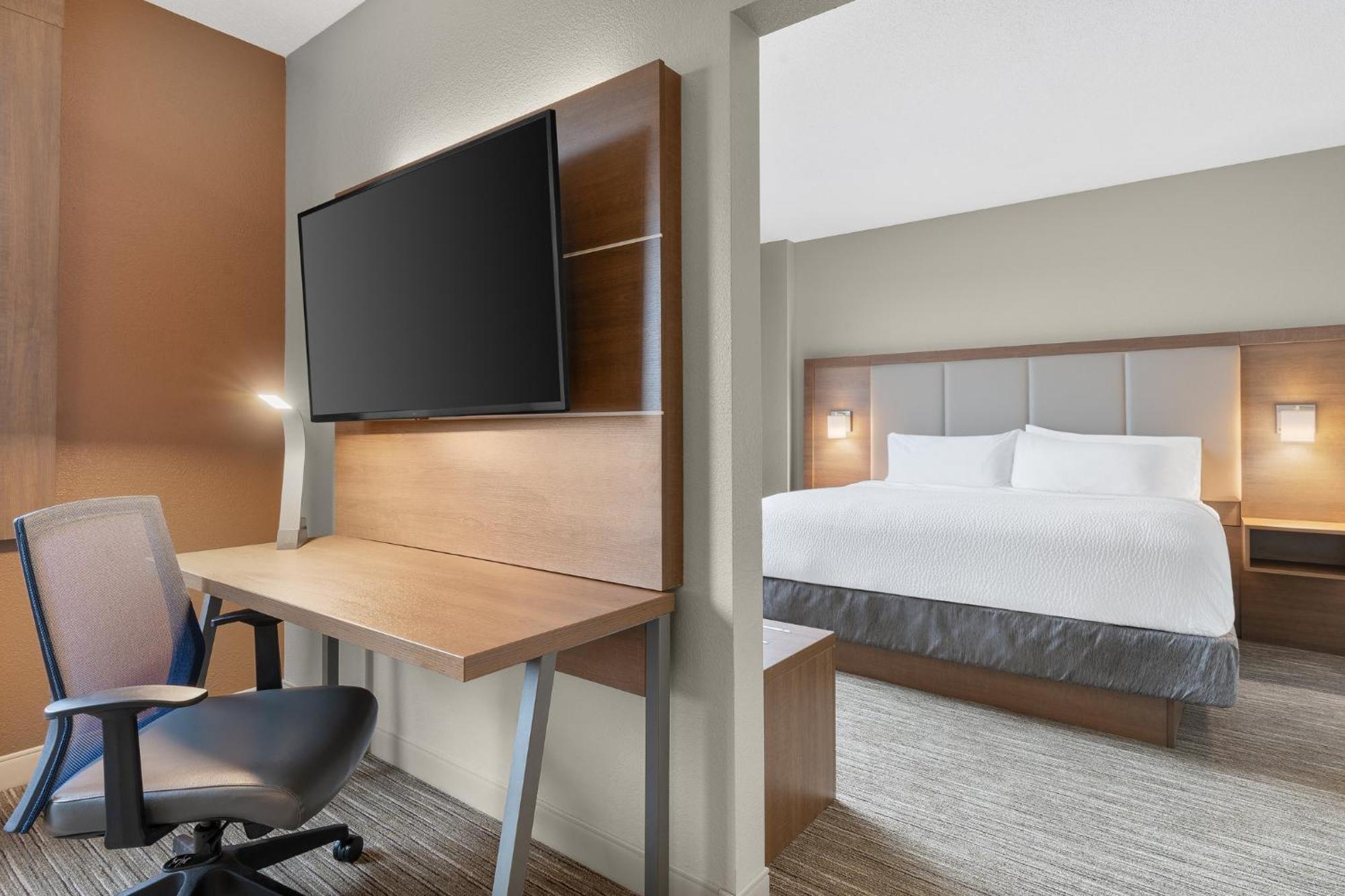 Holiday Inn Express Hotel & Suites Coralville By Ihg Bagian luar foto