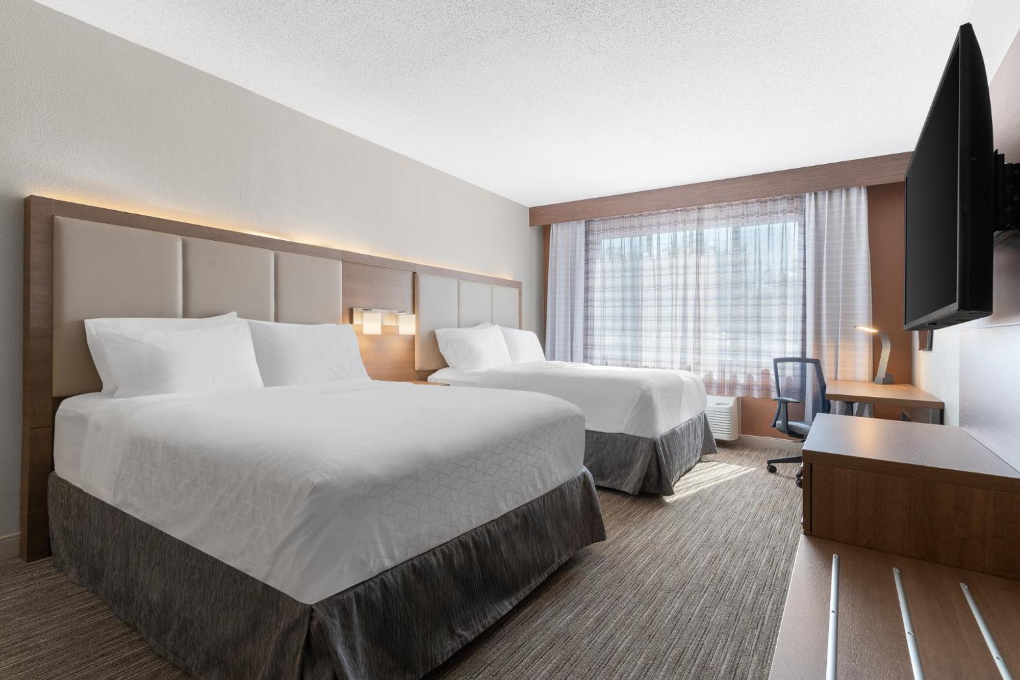 Holiday Inn Express Hotel & Suites Coralville By Ihg Bagian luar foto