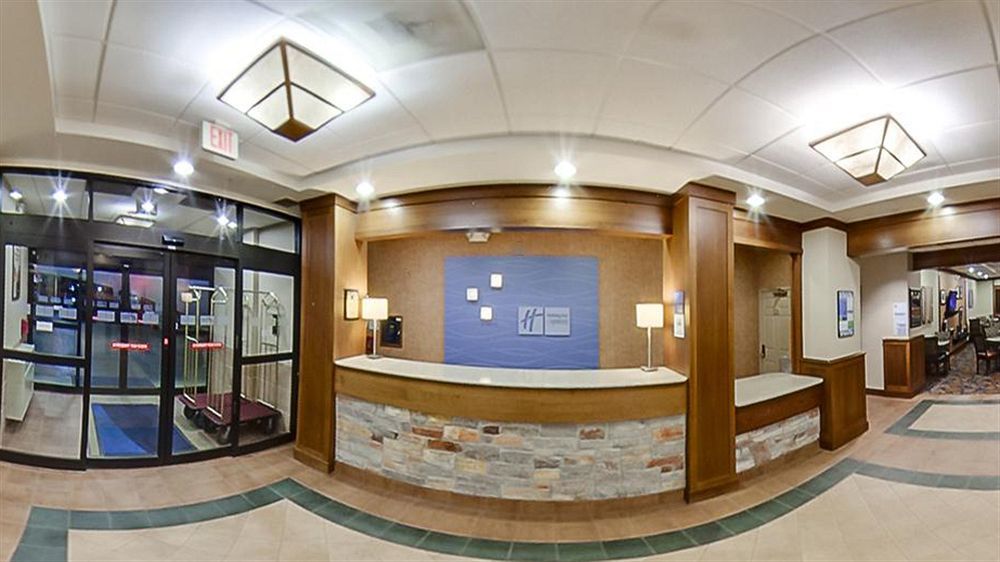 Holiday Inn Express Hotel & Suites Coralville By Ihg Bagian luar foto