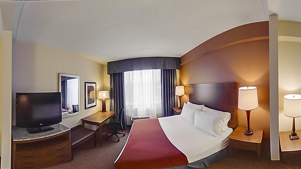 Holiday Inn Express Hotel & Suites Coralville By Ihg Bagian luar foto