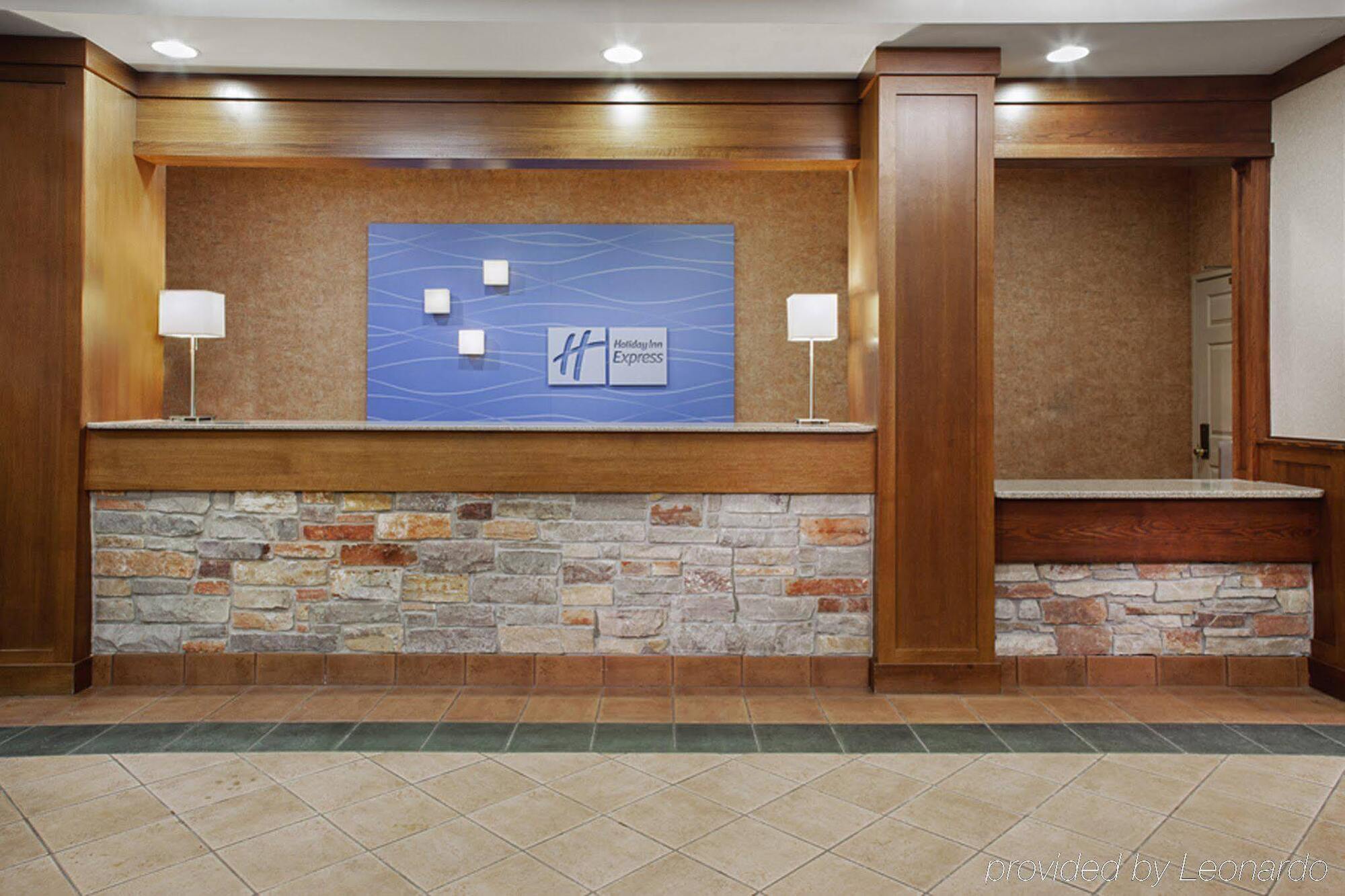 Holiday Inn Express Hotel & Suites Coralville By Ihg Bagian luar foto